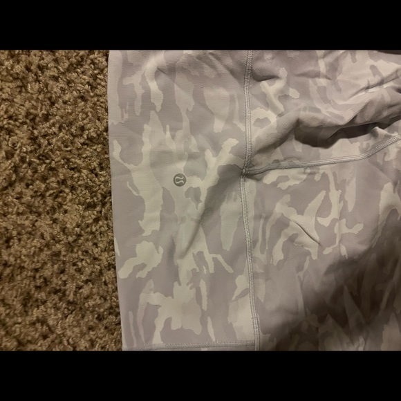 NEVER BEEN WORN LULULEMON Align Camo Leggings Size 8 - Picture 4 of 4